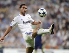  费内巴切抢七大战横扫切尔西，格列兹曼砍下9记关键球，全场沸腾